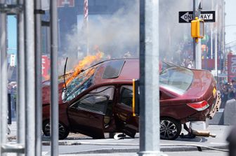 Auto piomba sulla folla: terrore a Times Square (Afp)&nbsp;