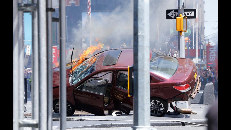 Auto piomba sulla folla: terrore a Times Square (Afp)&nbsp;