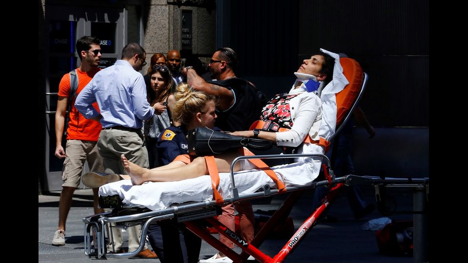 Auto piomba sulla folla: terrore a Times Square (Afp)&nbsp;