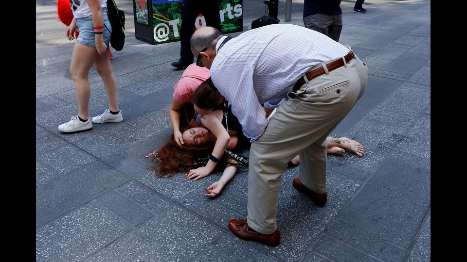 Auto piomba sulla folla: terrore a Times Square (Afp)&nbsp;