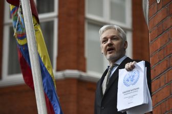 Julian Assange non ha stuprato nessuno. Ma rischia ancora il carcere