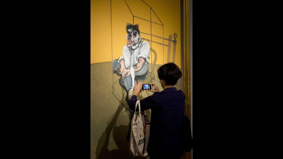 I Tre studi di Lucian Freud di Francis Bacon &egrave; stato battuto per &nbsp;145 mi-lioni di dollari nel 2013. Il trittico ritrae l&rsquo;amico e rivale di Bacon arroccato su una sedia di legno. L&rsquo;opera venduta a New York &egrave; stata acquistata dall&rsquo;ex regina di Las Vegas Elaine Pascale Wynn (Afp)