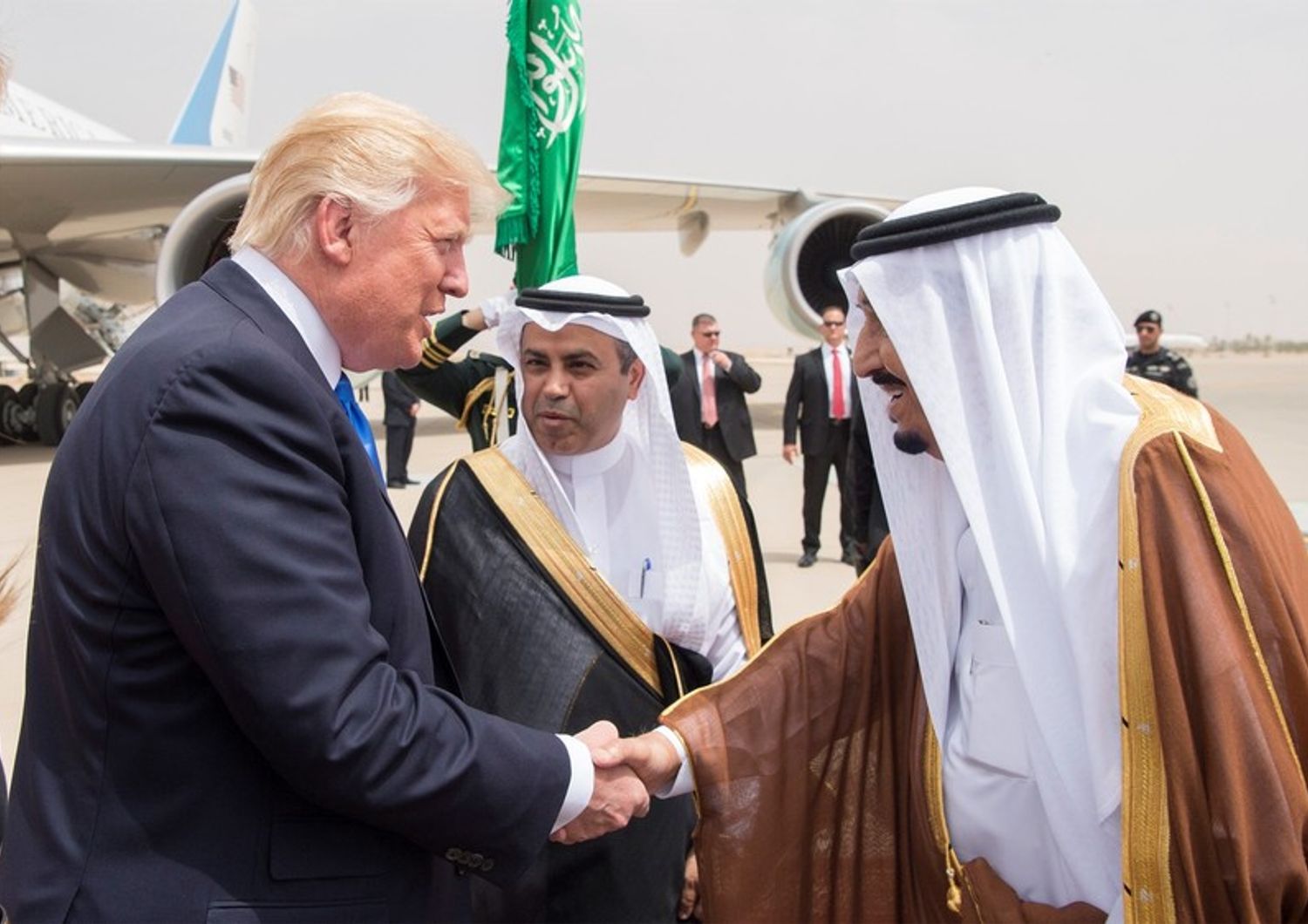 Donald Trump con il re Salman bin Abdulaziz Al Saud dell'Arabia Saudita (Bandar Algaloud / Saudi Royal Co / ANADOLU AGENCY)&nbsp;