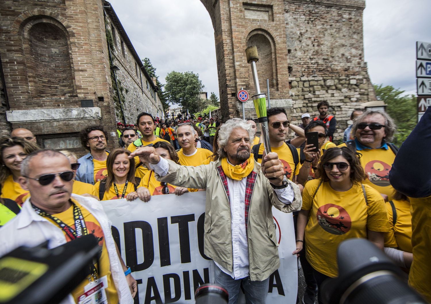 &nbsp;Beppe Grillo e gli attivisti del M5s alla&nbsp;marcia Perugia-Assisi per il reddito di cittadinanza&nbsp;(Agf)