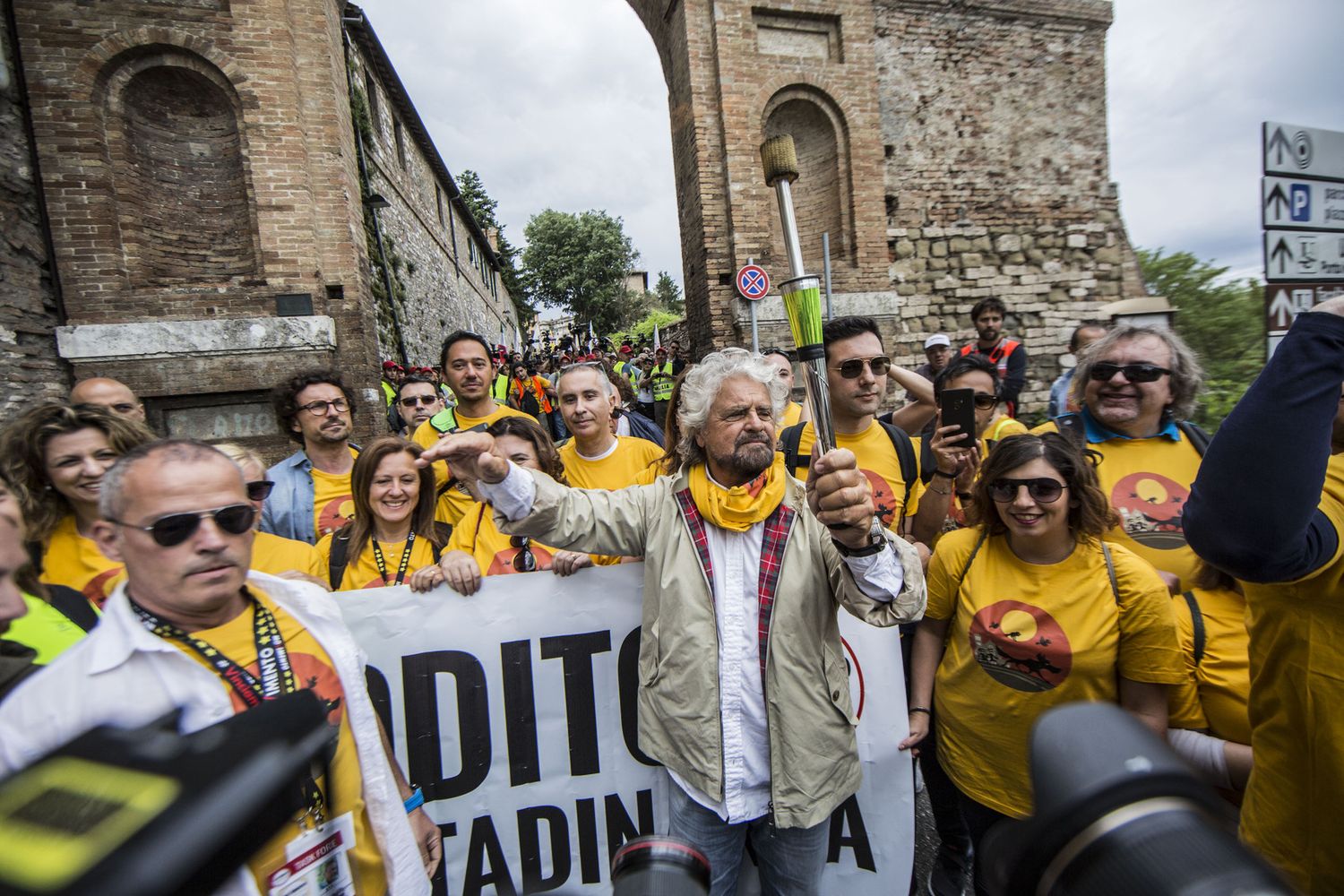 &nbsp;Beppe Grillo e gli attivisti del M5s alla&nbsp;marcia Perugia-Assisi per il reddito di cittadinanza&nbsp;(Agf)