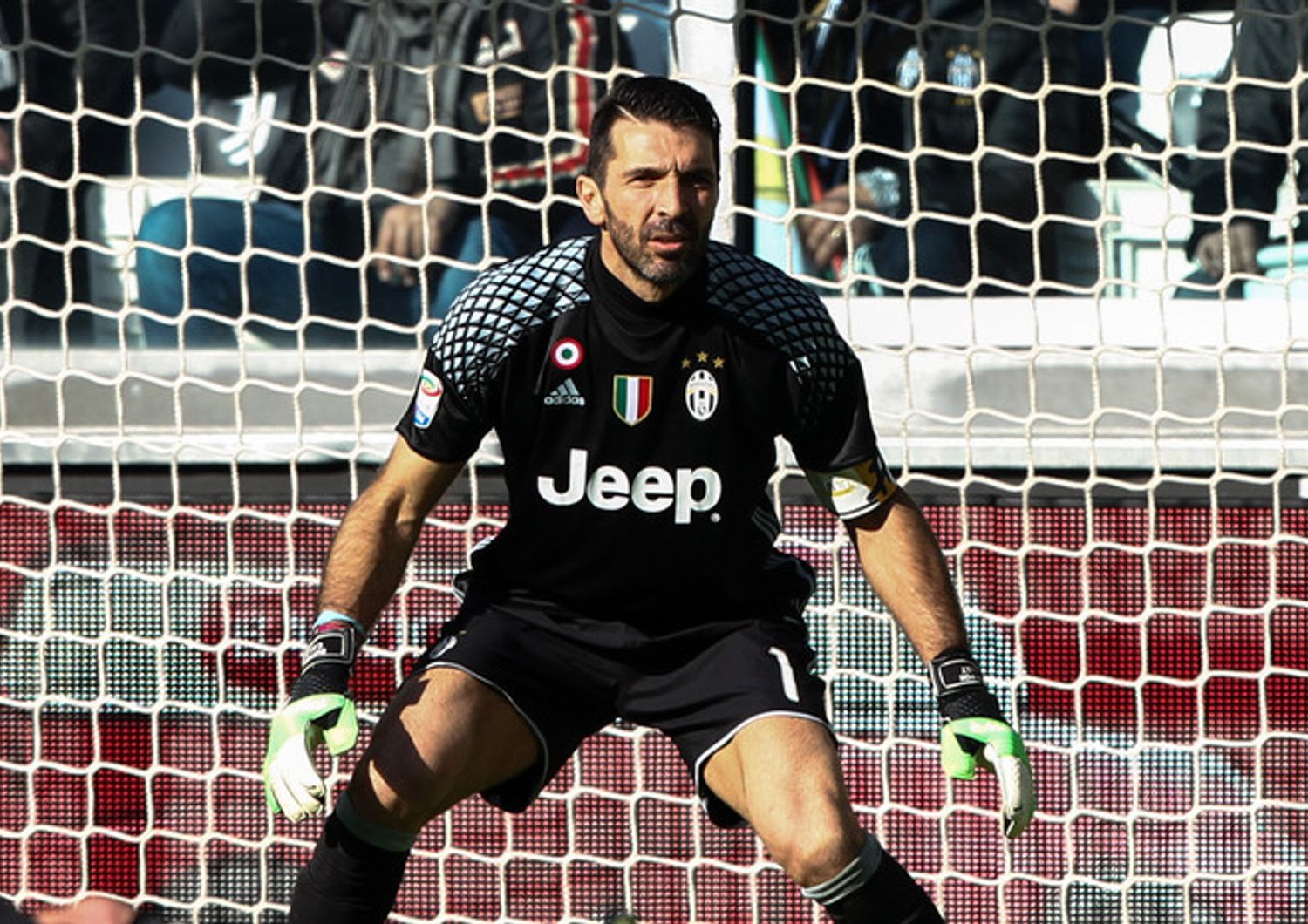 Gigi Buffon simbolo della Juventus invincibile e candidato al Pallone d'Oro (Afp)&nbsp;