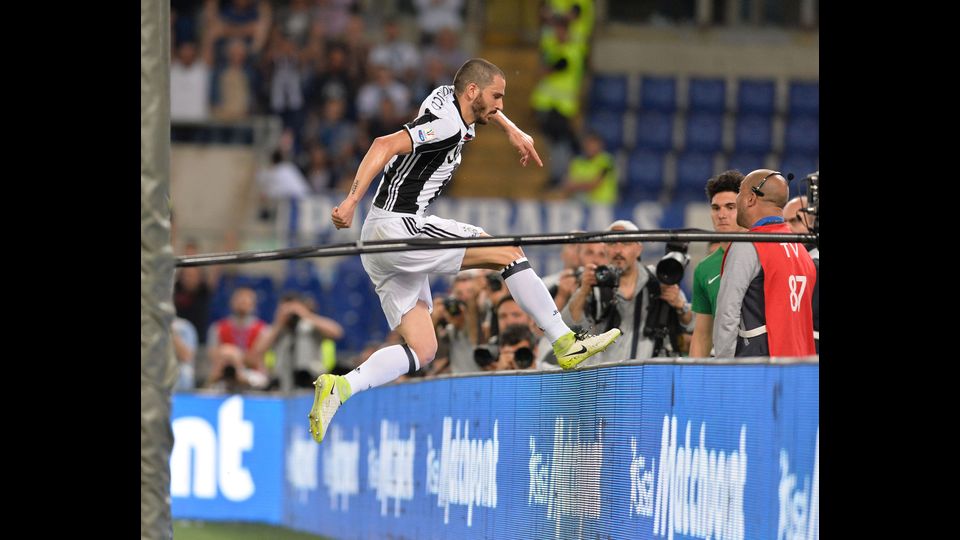 17 maggio 2017Leonardo Bonucci festeggia dopo aver segnato il 2 a 0 contro la Lazio durante la finale di Coppa Italia (Afp)