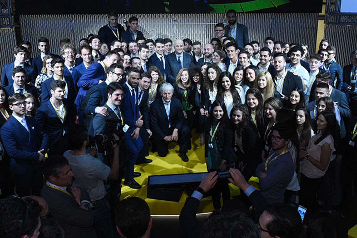 &nbsp;L'incontro tra i ragazzi e Descalzi (Foto Eni)