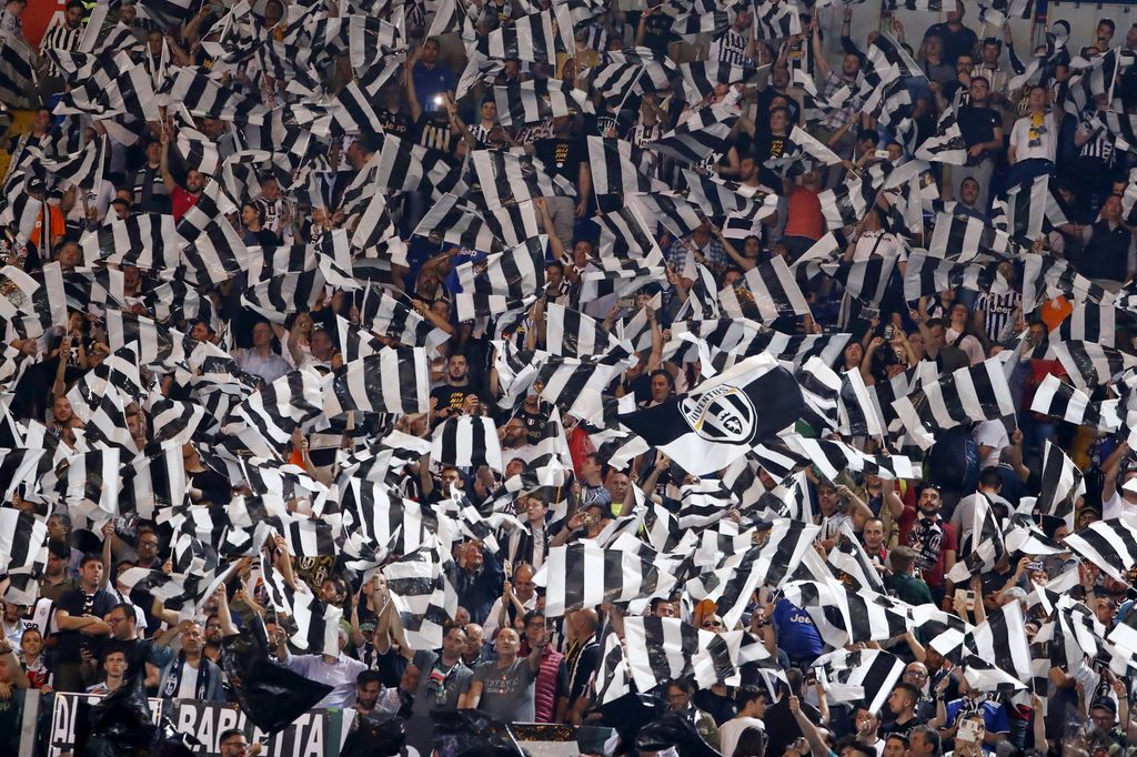 I tifosi della Juventus festeggiano la vittoria della Coppa Italia