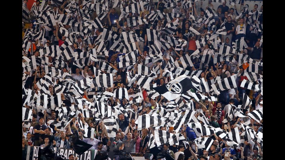 17 maggio 2017I tifosi della Juventus festeggiano la vittoria della Coppa Italia dopo la finale tra Juventus e Lazio allo stadio Olimpico. La Juventus ha vinto 2-0 contro il Lazio. &nbsp;(Afp)