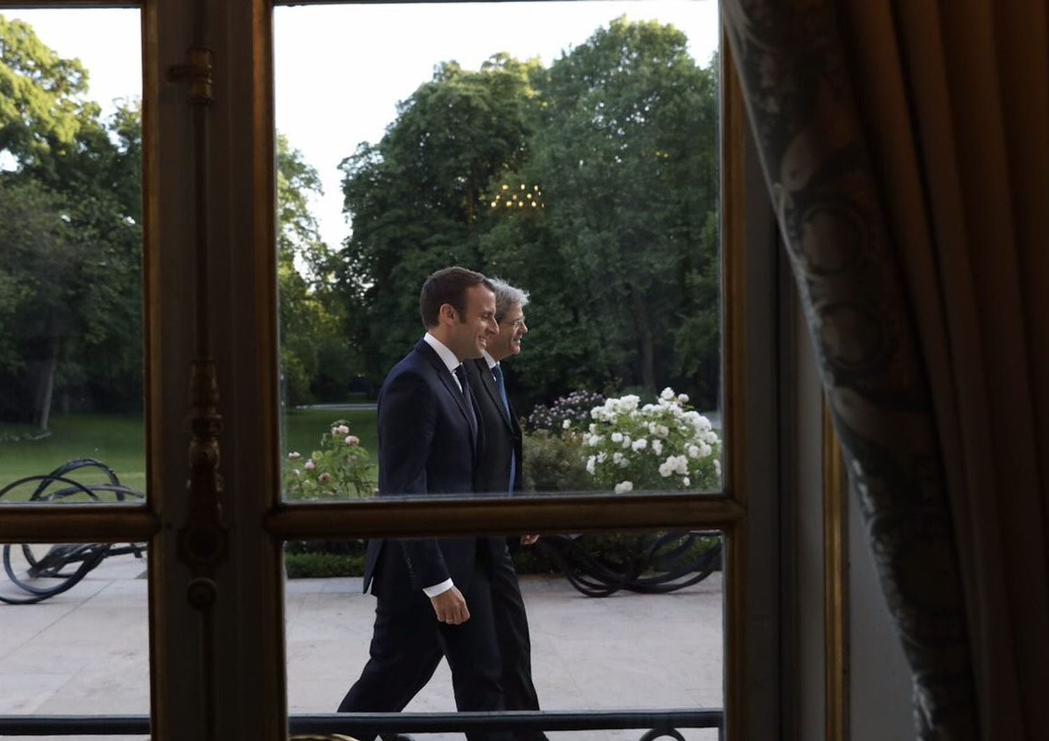 &nbsp;Emmanuel Macron e Paolo Gentiloni all'Eliseo (foto Twitter @EmmanuelMacron)