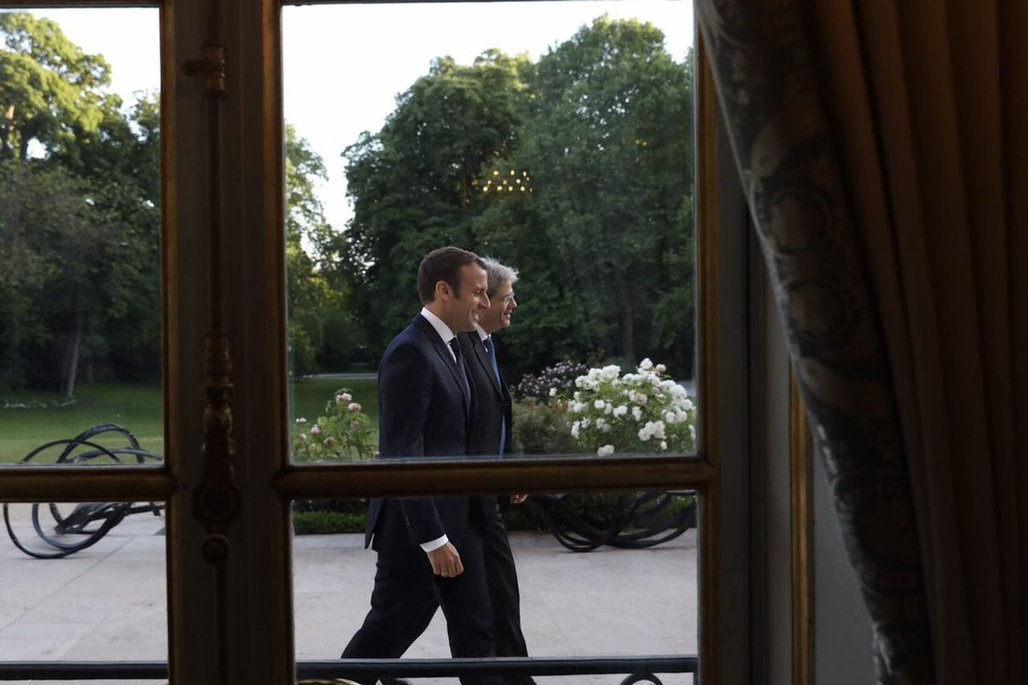 &nbsp;Emmanuel Macron e Paolo Gentiloni all'Eliseo (foto Twitter @EmmanuelMacron)
