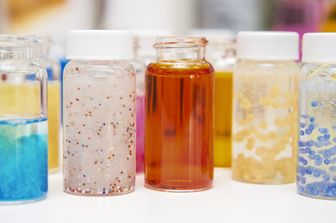 &nbsp;Flaconi di sostante chimiche