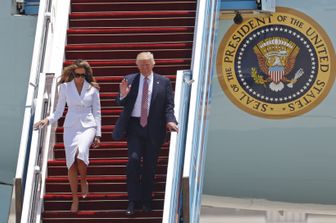 Tel Aviv, Donald e Melania Trump arrivano all'aeroporto Internazionale di &nbsp;Ben Gurion (Afp)