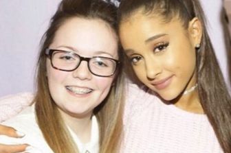 Georgina Callander con Ariana Grande