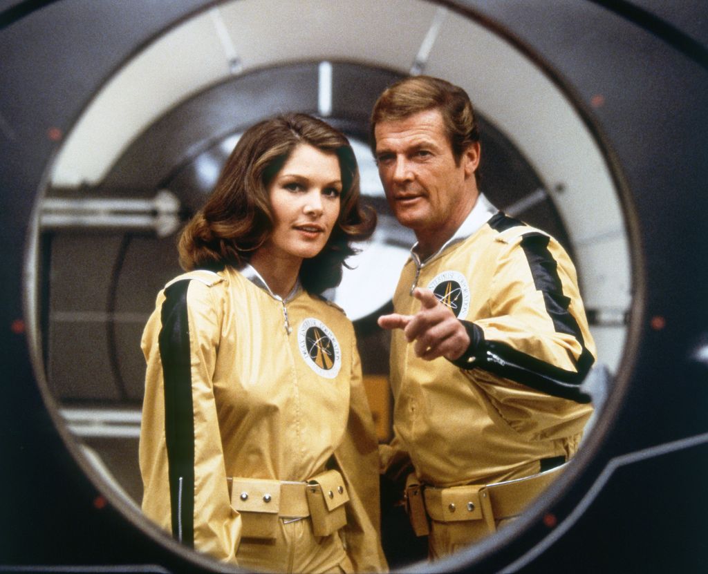 Roger Moore &nbsp;e Lois Chiles nel film &quot;Agente 007 -Moonraker - Operazione spazio&quot; del&nbsp;1979 (Afp)