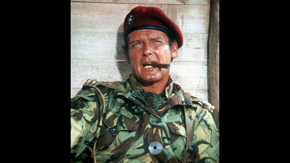 &nbsp;Roger Moore in una scena del film &quot;The Wild Geese&quot;, 1978 (Afp)