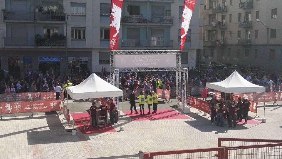 &quot;Oggi il popolo granata &egrave; in festa, la riapertura del Filadelfia &egrave; una gioia immensa non solo per tutti i tifosi del Torino ma per l'intera citt&agrave;&quot;. Cos&igrave; il presidente della Fondazione &quot;Stadio Filadelfia&quot;, Cesare Salvadori, alla riapertura del mitico stadio del Torino, dove negli anni '40 gioc&ograve; e vinse una delle squadre pi&ugrave; forti di tutti i tempi. (Twitter)