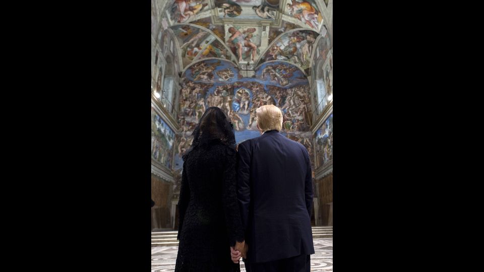 Donald Trump e Melania durante la visita alla Cappella Sistina&nbsp;