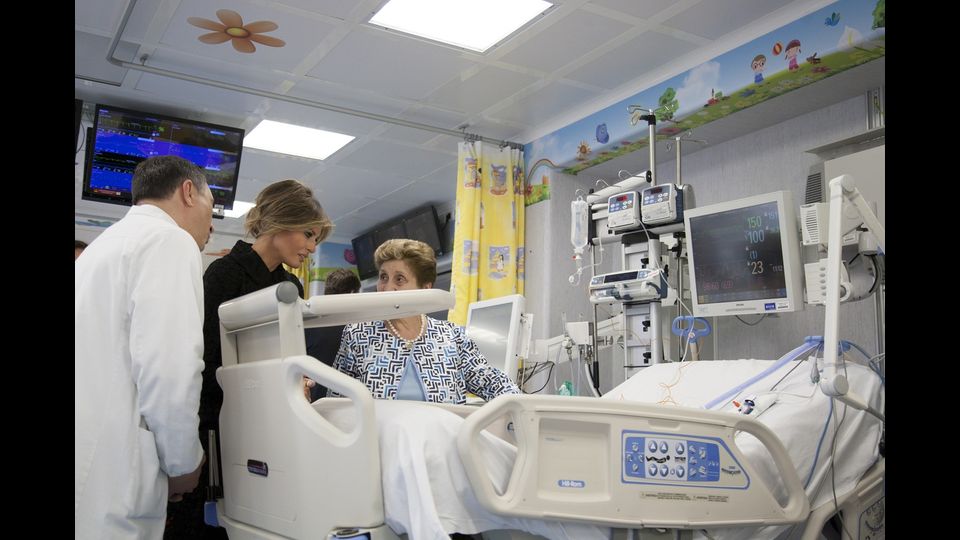 Melania Trump durante una visita all'ospedale pediatrico Bambin Ges&ugrave; a Roma&nbsp;