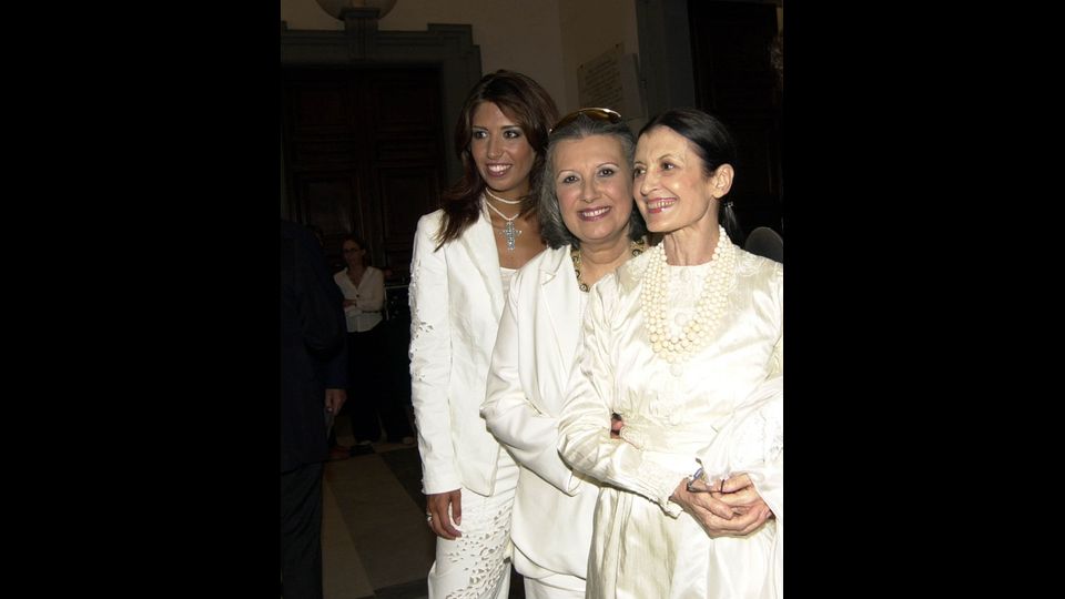 Il Made in Italy e la societ&agrave; italiana un binonio di progresso. Nella foto: Lavinia Biagiotti, Laura Biagiotti e Carla Fracci (AGF) &nbsp;