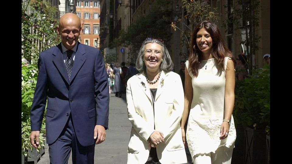 Laura Biagiotti Boutique presentazione di Pierluigi Collina testimonial di Laura Biagiotti all'evento &quot;Donna sotto le stelle&quot;. Nella foto: Laura Biagiotti con la figlia Lavinia e Pierluigi Collina (AGF) &nbsp;