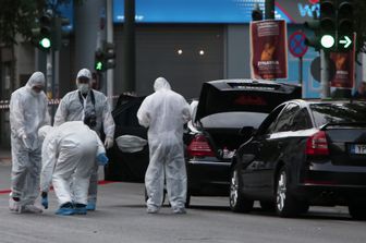 Bomba contro la macchina dell&rsquo;ex premier Papademos (AFP)&nbsp;