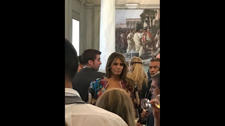 Melania Trump e il sindaco di Catania Enzo Bianco al pranzo offerto alle First Ladies ospiti del G7 di Taormina