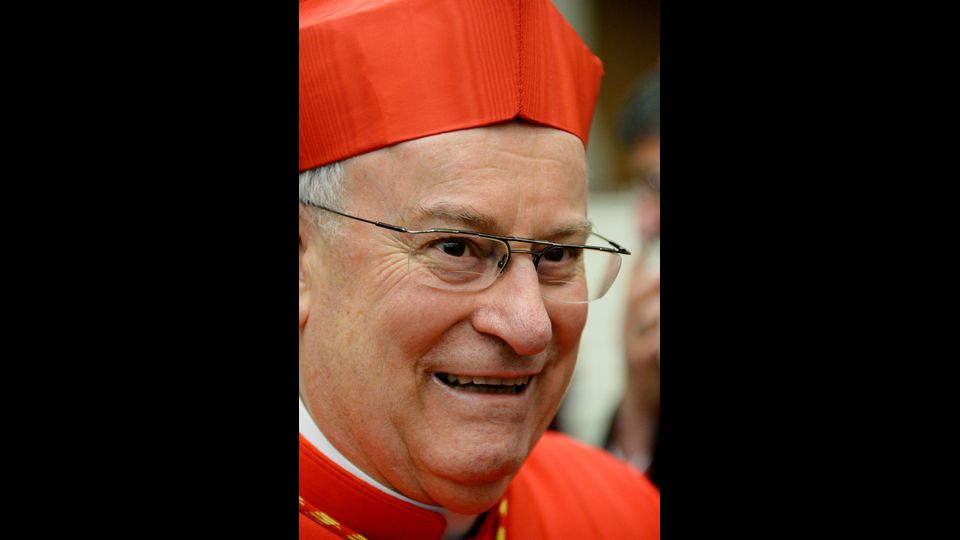 E se Angelo Bagnasco alla Cei, e Agostino Vallini in Vicariato, hanno gestito quell'eredit&agrave; nella direzione di un graduale superamento, vanno in senso diametralmente opposto alla linea Ruini la nomina di Gualtiero Bassetti, 75enne arcivescovo di Perugia, quale presidente della Cei, e quella di Angelo De Donatis, 64 anni, come vicario di Roma dopo essere stato ausiliare di Vallini dal 2015 ma conosciuto soprattutto per essere stato parroco di San Marco Evangelista a piazza Venezia, dove molti preti romani sono andati a confessarsi ricercando la sua direzione spirituale. Papa Francesco e Gualtiero Bassetti, arcivescovo di Perugia (AFP)&nbsp;