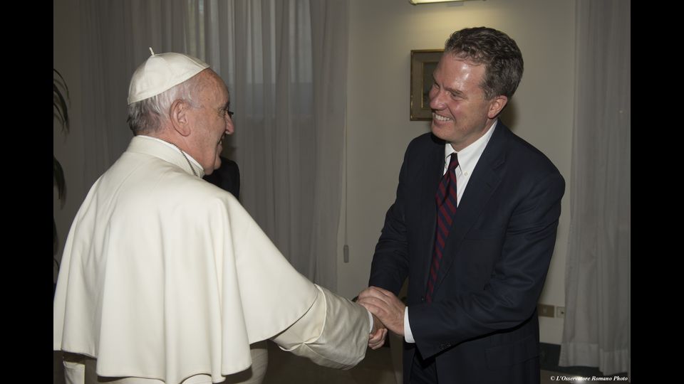 Papa Francesco e Greg Burke (AFP)&nbsp;