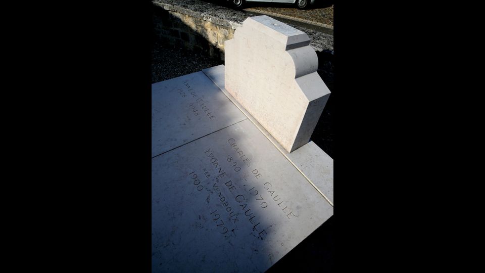&nbsp;La tomba del generale Charles De Gaulle (Afp)