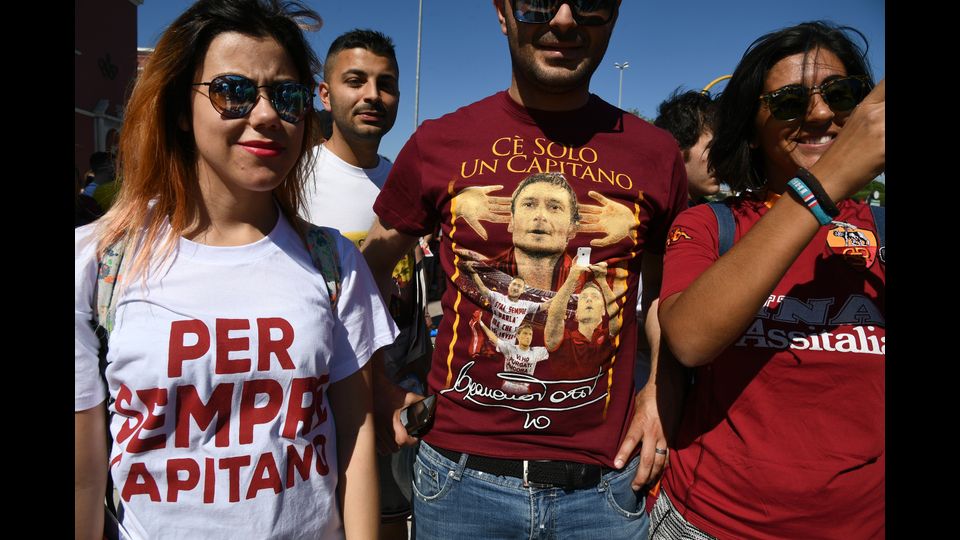 &nbsp;Le maglie dei tifosi sono tutte dedicate al Capitano.