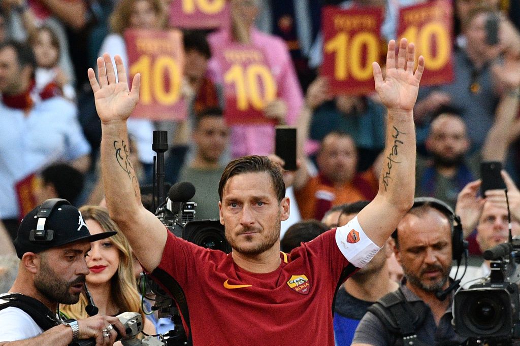 &nbsp;Francesco Totti si congeda in lacrime dai tifosi