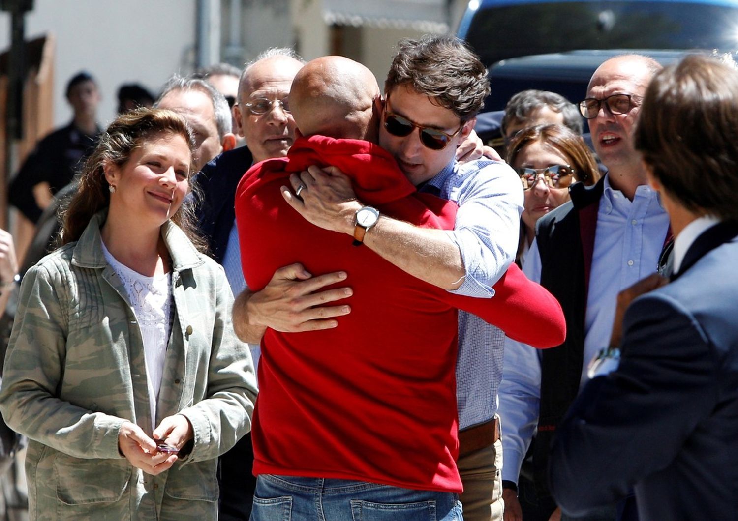 &nbsp;Justin Trudeau abbraccia il sindaco di Amatrice, Sergio Pirozzi