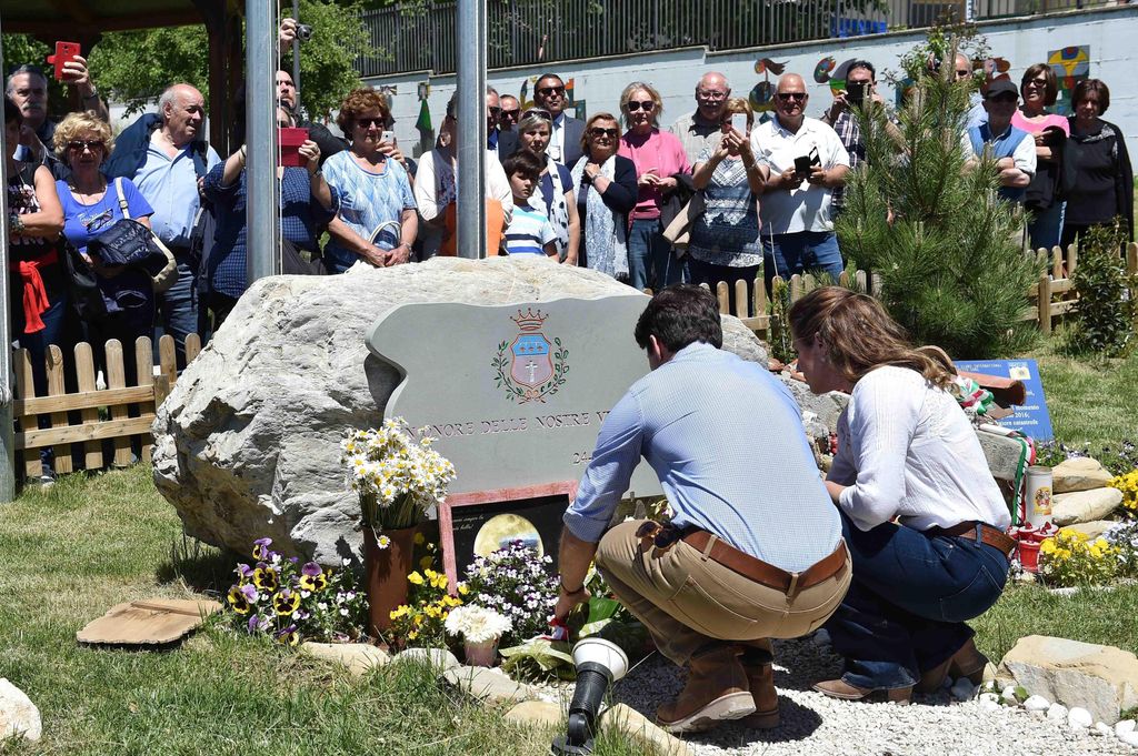 &nbsp;Trudeau e la moglie Sophie rendono omaggio alle vittime del sisma
