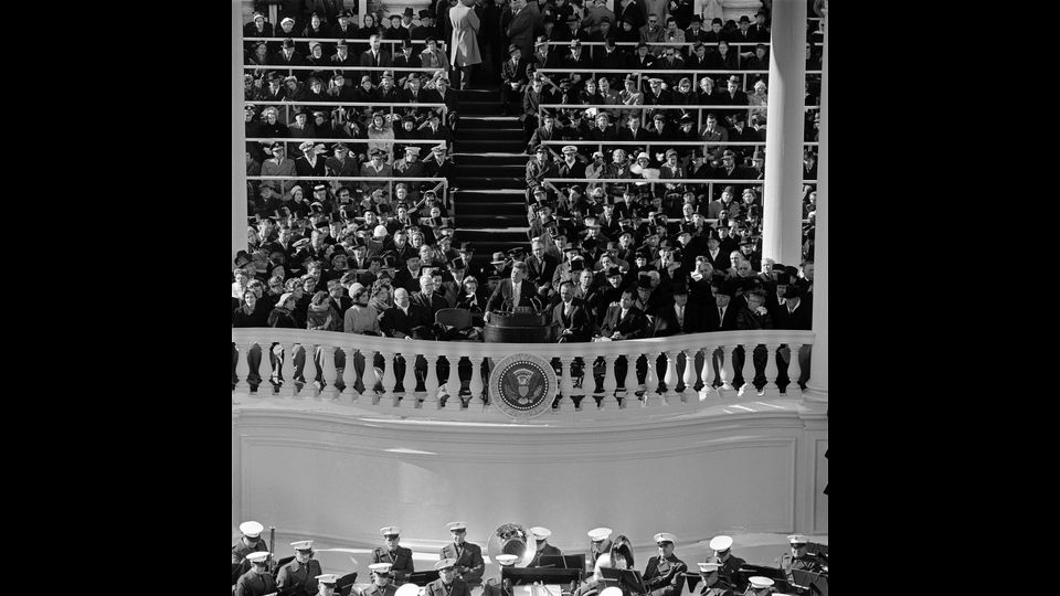 &quot;Non chiederti che cosa pu&ograve; fare il tuo paese per te, ma chiediti che cosa puoi fare tu per il tuo paese&quot;.Dal discorso di insediamento del presidente Kennedy &nbsp;