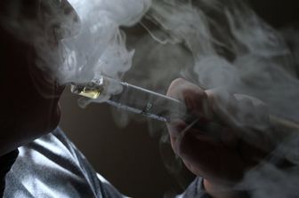 Anche le sigarette elettroniche producono sostanze tossiche