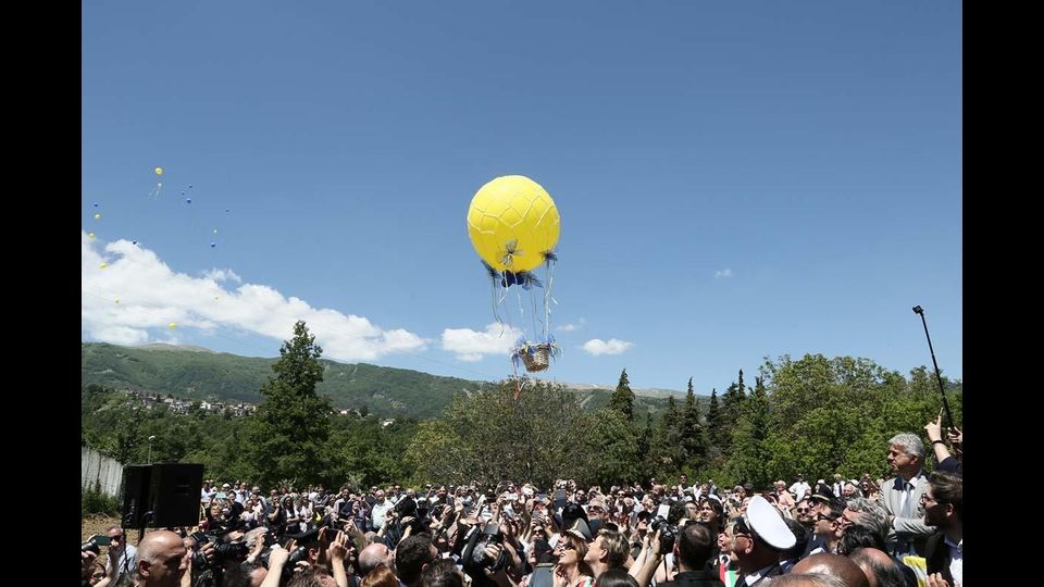 L&rsquo;impegno di IKEA proseguir&agrave; anche nei prossimi mesi con ulteriori due interventi: il primo a supporto della costruzione di 12 unit&agrave; abitative a Bolognola e il secondo vedr&agrave; invece IKEA Italia impegnata nell&rsquo;arredamento di 14 appartamenti a Civitanova Marche destinati alle famiglie sfollate.