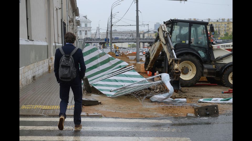 Il ministero delle Emergenze ha fatto sapere che sono 22.000 le persone che in un modo o nell'altro hanno subito le conseguenze delle violente raffiche di vento abbattutesi sulla capitale e dintorni.