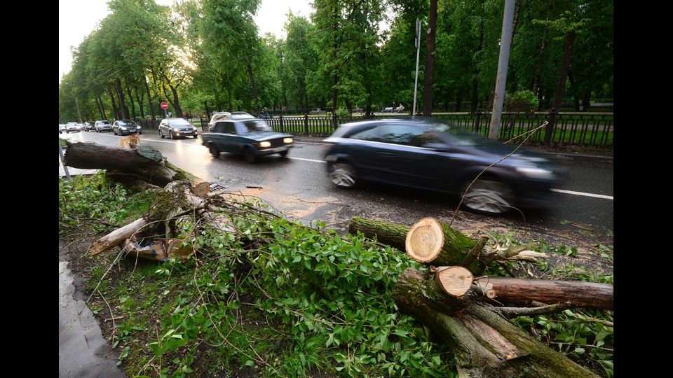Stanno continuando i lavori di riparazione e ripristino dell'energia elettrica. Negli aeroporti e nelle stazioni ferroviarie i servizi sono tornati alla normalit&agrave;.&nbsp;