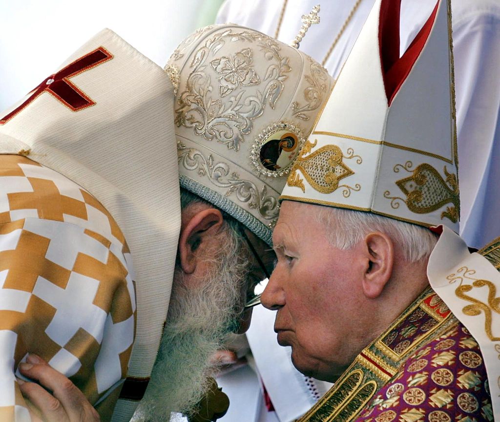 Il cardinale Lubomyr Husar, l&rsquo;arcivescovo emerito della chiesa greco-cattolica in Ucraina e Papa Giovanni Paolo II