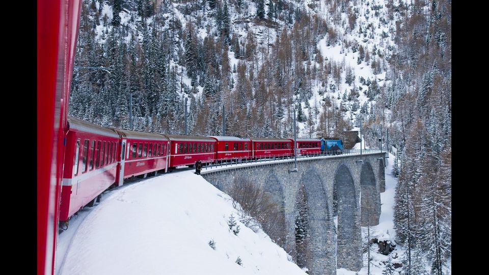 Il piccolo villagio di Berg&uuml;n, ben conosciuto per il suo centro storico con tipiche case engadine decorate con affreschi, nella valle dell'Albula, elencata nel patrimonio mondiale dell'Unesco nel 2008.&nbsp;