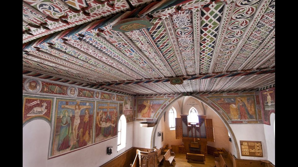 Il piccolo villagio di Berg&uuml;n, ben conosciuto per il suo centro storico con tipiche case engadine decorate con affreschi, nella valle dell'Albula, elencata nel patrimonio mondiale dell'Unesco nel 2008.&nbsp;