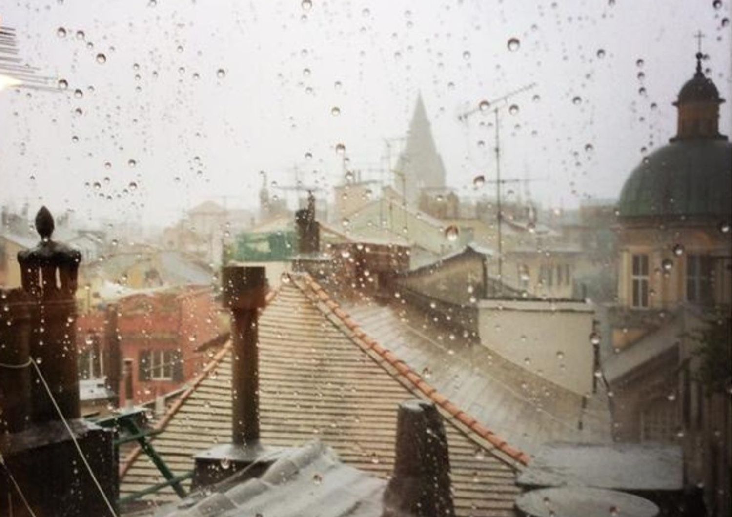 Maltempo: piove su tutta l'Italia, allerta in Liguria e Piemonte. Sole a Olbia