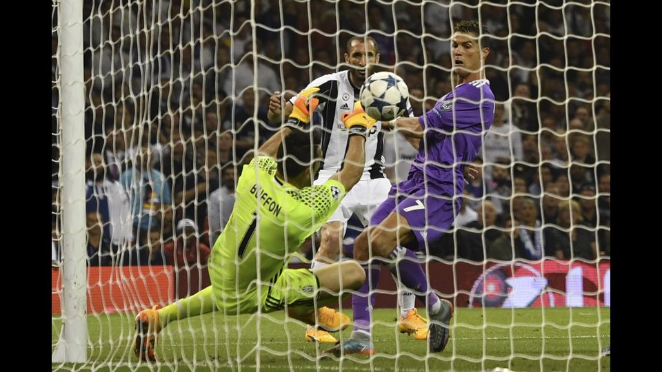 Cristiano Ronaldo segna il terzo gol del Real al 64' (Afp)&nbsp;
