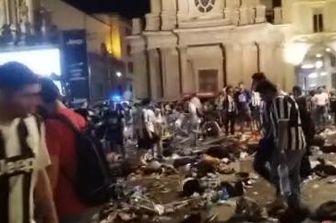 &nbsp;Scene di guerra a Torino (foto video Vista)