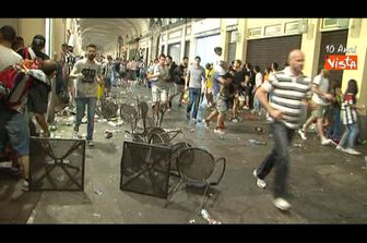 &nbsp;San carlo la folla che scappa (foto video Vista)