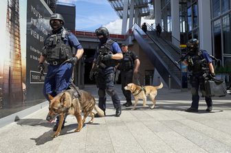 Furgone sulla folla a Londra, i controlli delle forze speciali (Afp)