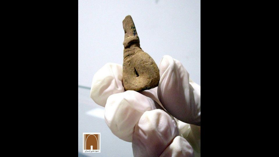Concessa in anteprima all&rsquo;AGI dal museo archeologico di TeheranSecondo la spiegazione dei responsabili del museo, queste statuine, che di solito non sono esposte per la loro particolare importanza storica, sono state scoperte negli anni &rsquo;70 dagli archeologi canadesi nella Tepe Harsin di Kermanshah, ad ovest della nazione. Insomma, ci sara&rsquo; una meraviglia in pi&ugrave; da vedere per i turisti che in questa stagione hanno in programma una visita in Iran. Il museo archeologico di Teheran o Iran Bastan (Iran Antico), espone comunque alcune preziosita&rsquo; uniche al mondo. Ecco un brevissime ripasso su alcuni pezzi da non perdere.&nbsp;