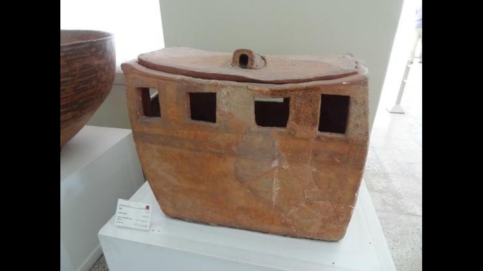 Il modellino di Tempio Sempre al secondo piano, e&rsquo; possibile osservare uno splendido modellino di tempio datato 5500 a.C. e scoperto da un team di archeologi giapponesi guidati dal professor Masuda. A quel tempo, gli iraniani, costruivano prima un mock up per studiare bene gli effetti architettonici, prima di costruire un tempio vero e proprio.&nbsp;